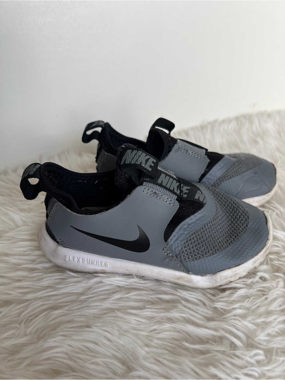 Nike Kids Gray and Black Slip-On Flex Runner Shoes Size 8C